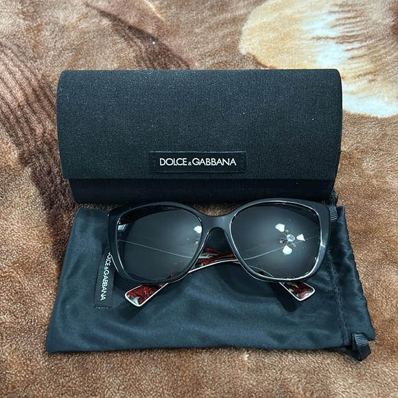 Sunglasses - Picture 1 of 5